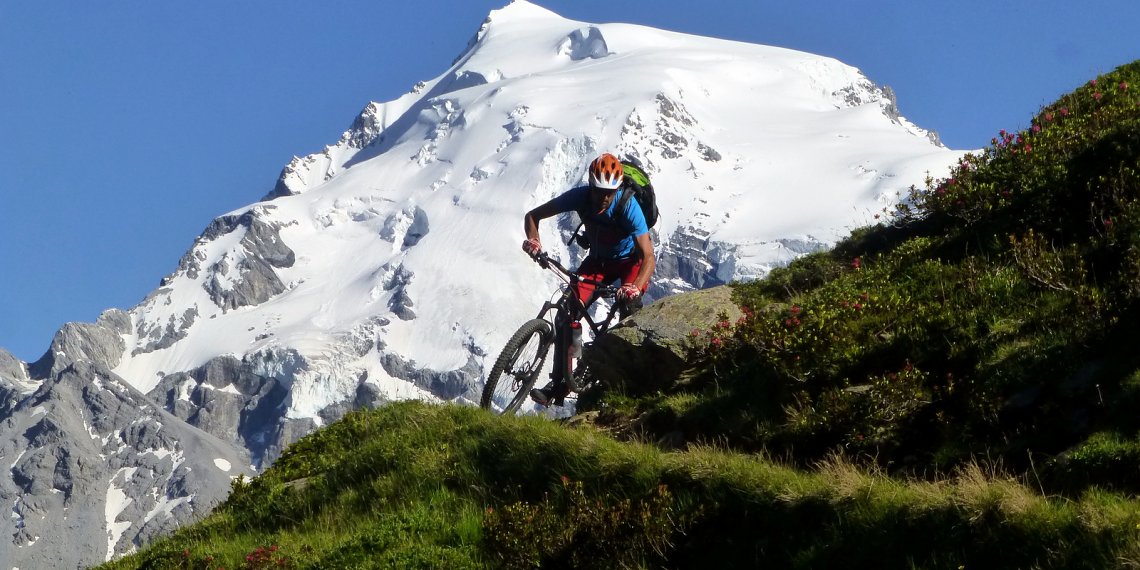 Biken am Gletscher Ortler, dem höchsten Berg Südtirols