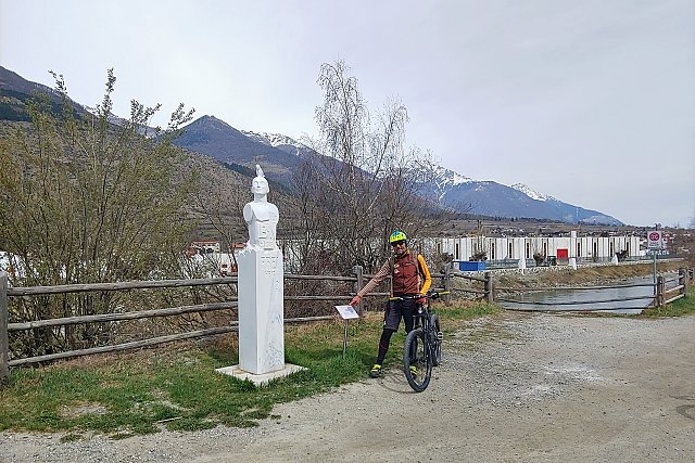 Marmor Laas Skulptur Freiheit Foto: Südtirolbike